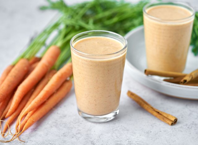 carrot cake smoothie in two glasses with carrots and cinnamon