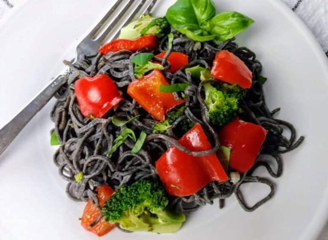 high protein pasta with broccoli and red peppers