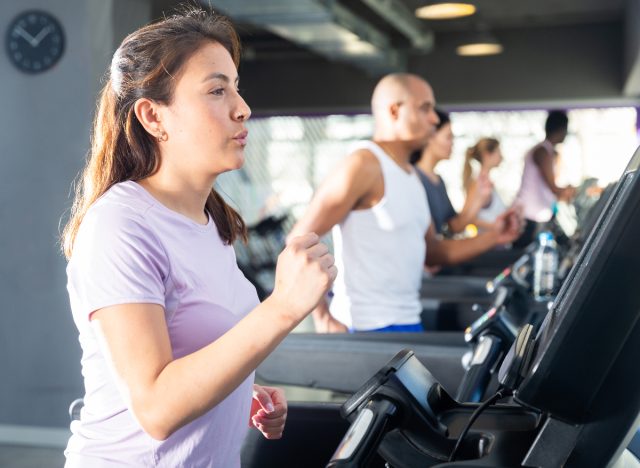 woman doing treadmill walk