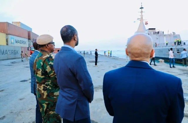 Egyptian Vessel Unloads Weaponry in Somalia, According to Officials