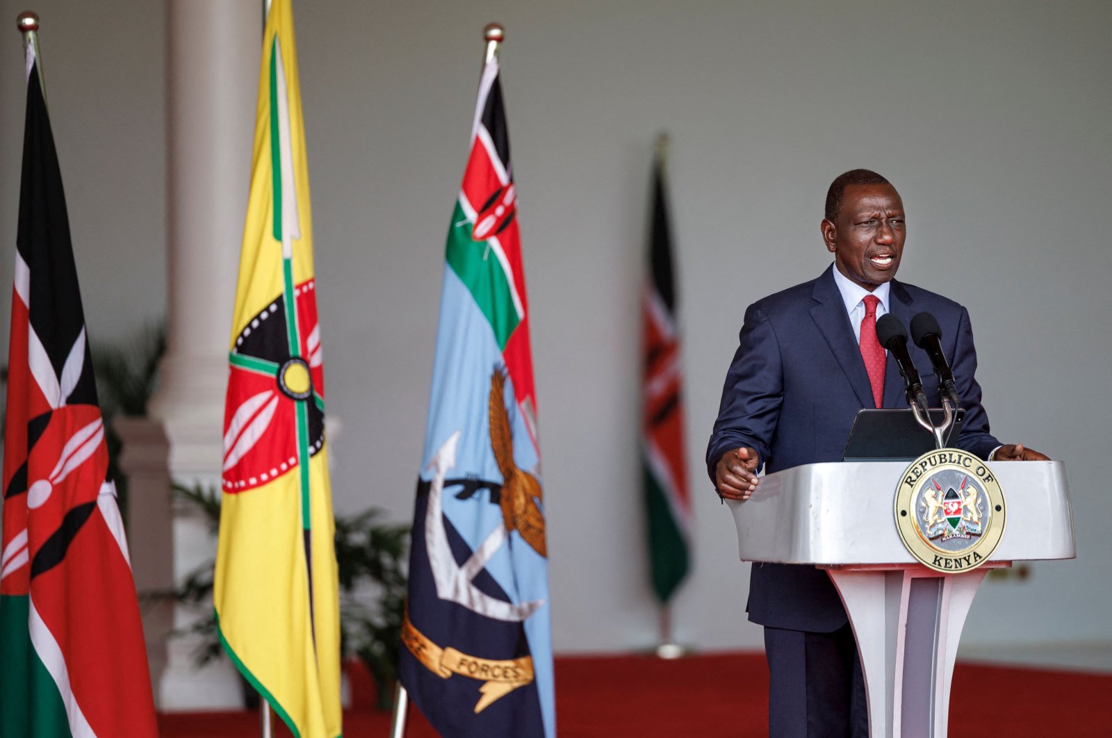 Kenya's president dissolves cabinet after protests