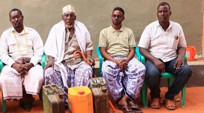 Somali elder returns looted fuel from the 1991 government collapse
