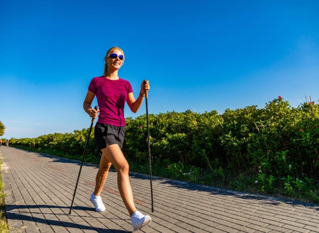 which option is more effective for weight loss? 11 pole walk