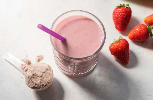 Smoothies or Protein Shakes: Which Option Supports Weight Loss More Effectively?