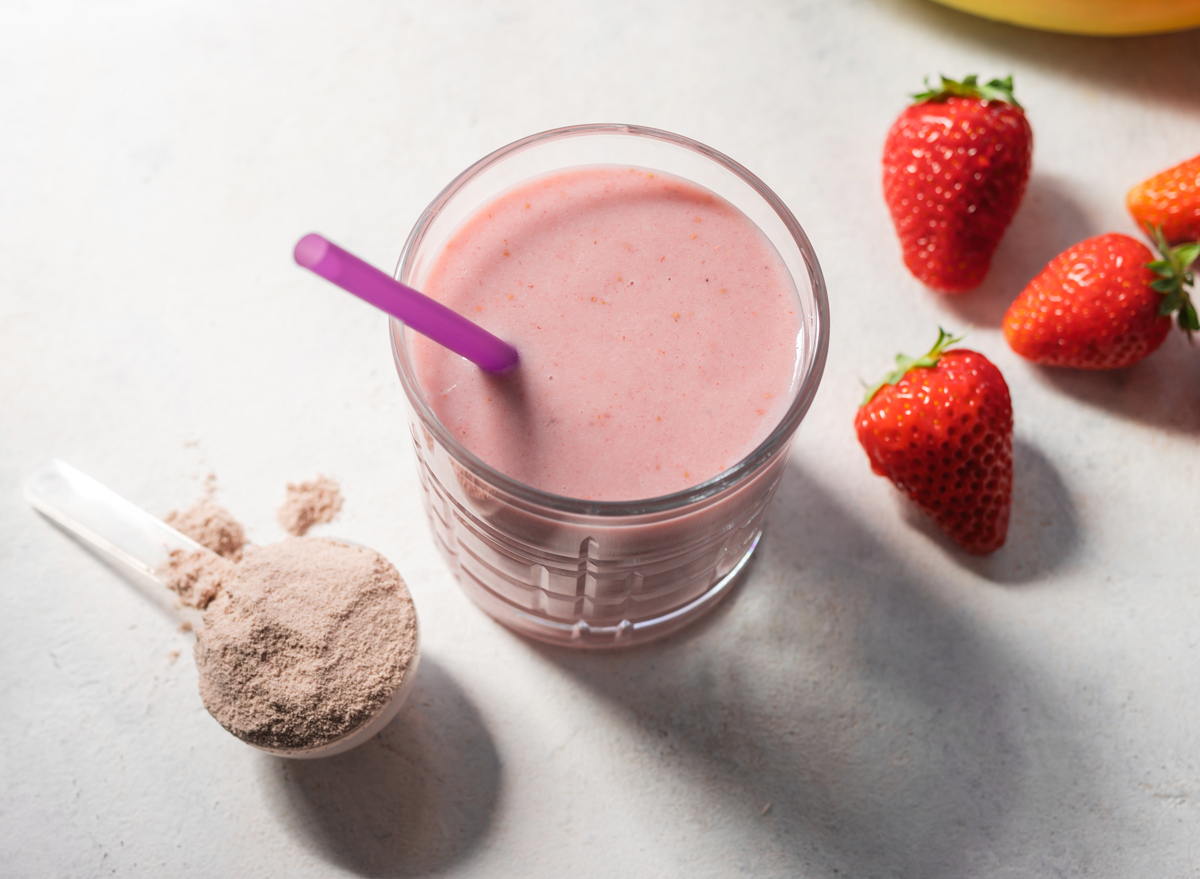 1730223365 Smoothies or Protein Shakes Which Option Supports Weight Loss More