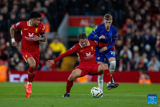 Review: Jones keeps Liverpool top as Man City take controversial late win in Premier League
