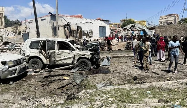 At least Seven Lives Lost in Suicide Bombing Close to School Polizia Near Mogadishu