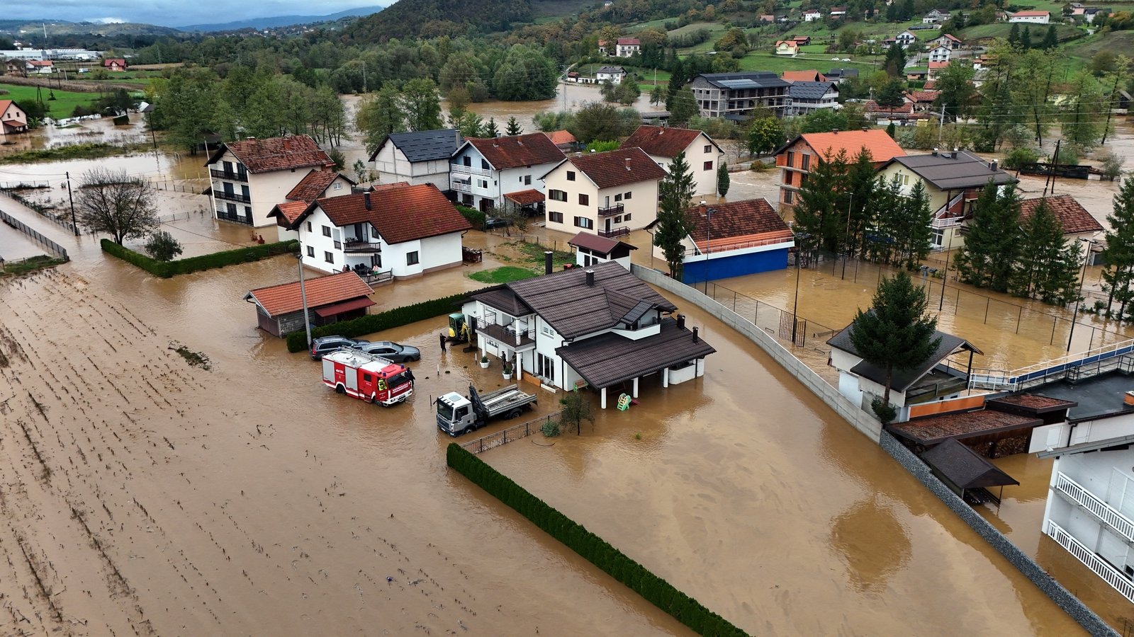 Worst floods in ten years leaves 16 dead in Bosnia