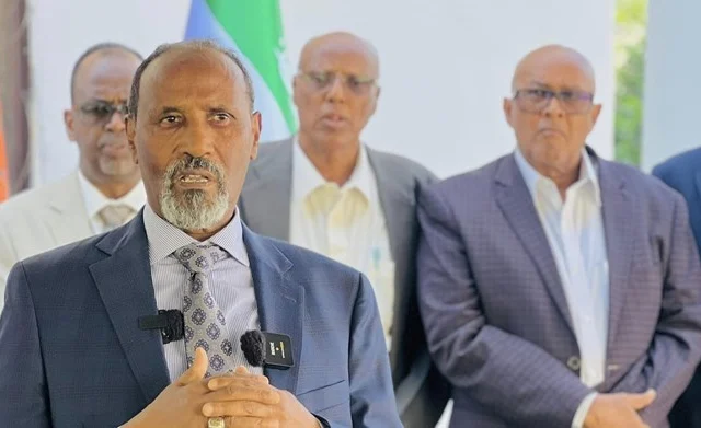 Ex-Somali Finance Minister Aligns with North Western State of Somalia Opposition Party as November Elections Approach