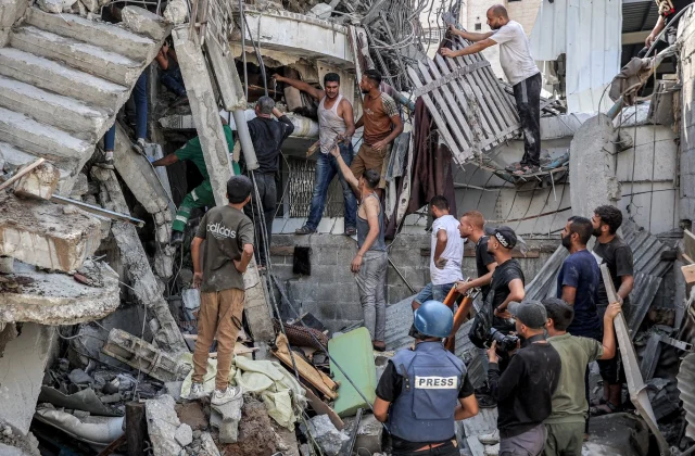 Israeli Airstrikes Claim 33 Lives in Jabalia Refugee Camp, Gaza
