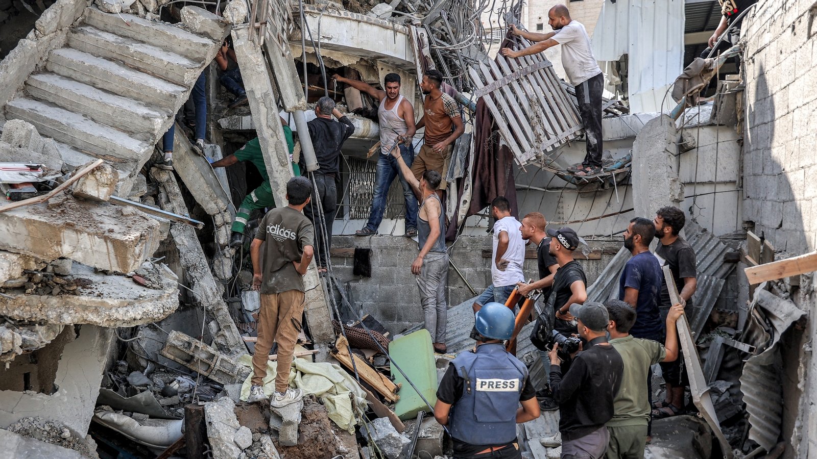 Israeli strikes kill 33 people in Jabalia refugee camp in Gaza