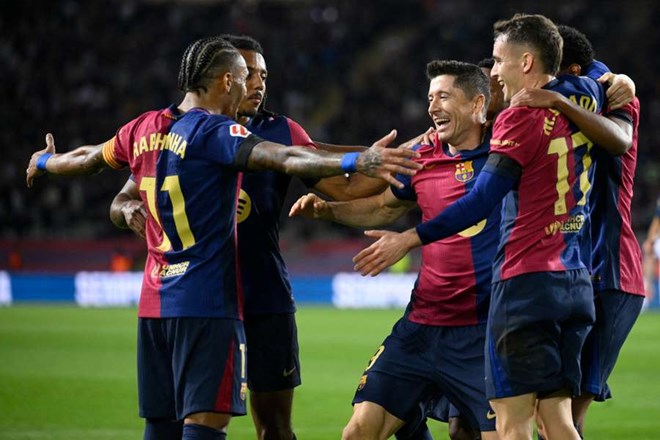 Lewandowski at the double as Barca thrash Real Madrid in Clasico