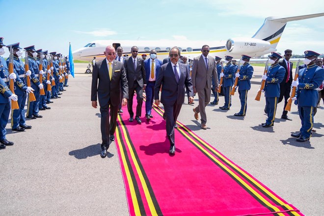 President Mohamud meets Museveni to discuss ATMIS security transition