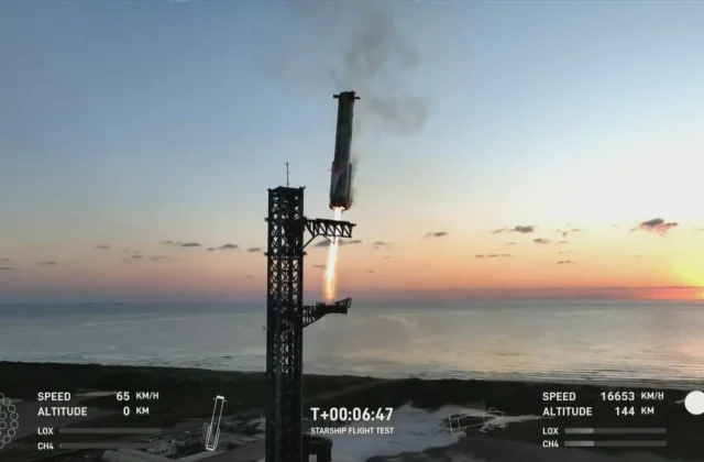 See How SpaceX Recovers Starship Booster Following Test Flight