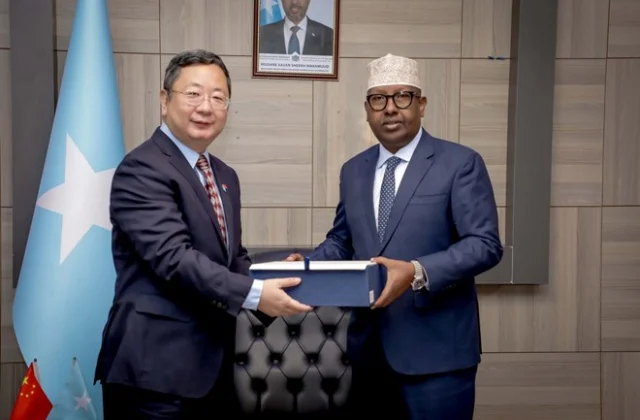 Somali Foreign Minister Holds Talks with Chinese Ambassador to Enhance Bilateral Ties