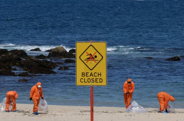 Sydney Beaches Reopen Following the Arrival of Unidentified Balls on Shore