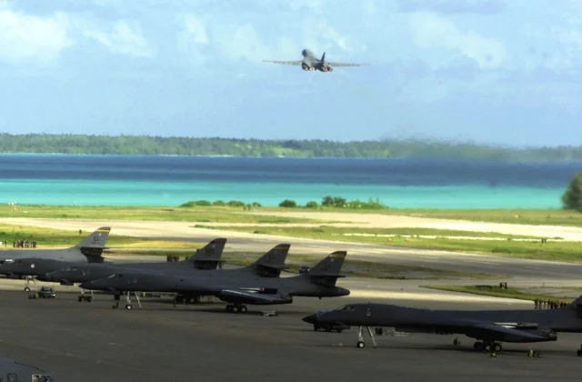 UK Transfers Control of Indian Ocean Islands to Mauritius While Retaining Military Base Access