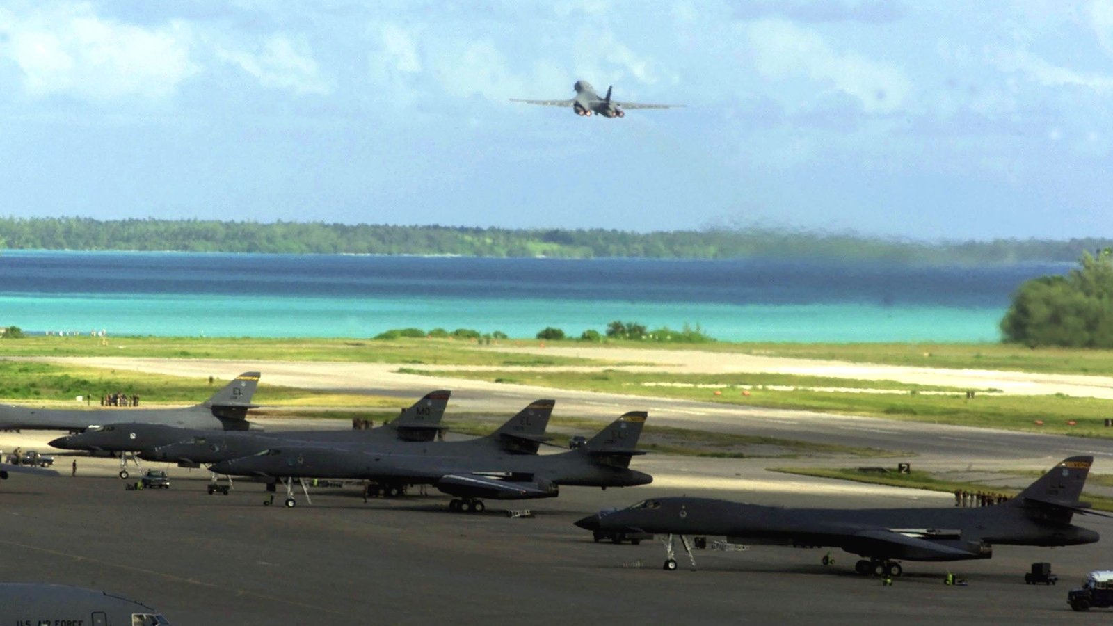 UK gives Indian Ocean islands to Mauritius but keeps military base