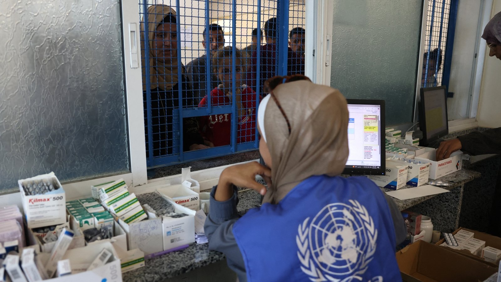 Live
                
                
                
                    UN chief writes to Netanyahu protesting UNRWA ban
                
            
            
                
                    Middle East