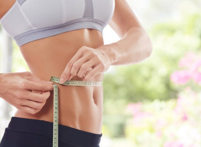 what is the duration of exercise required to achieve noticeable weight loss results? 15 fitness woman measuring waist, concept of waist slimming exercises