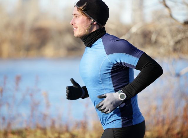 one runs vigorously in winter, shows exercises that men should not do for weight loss