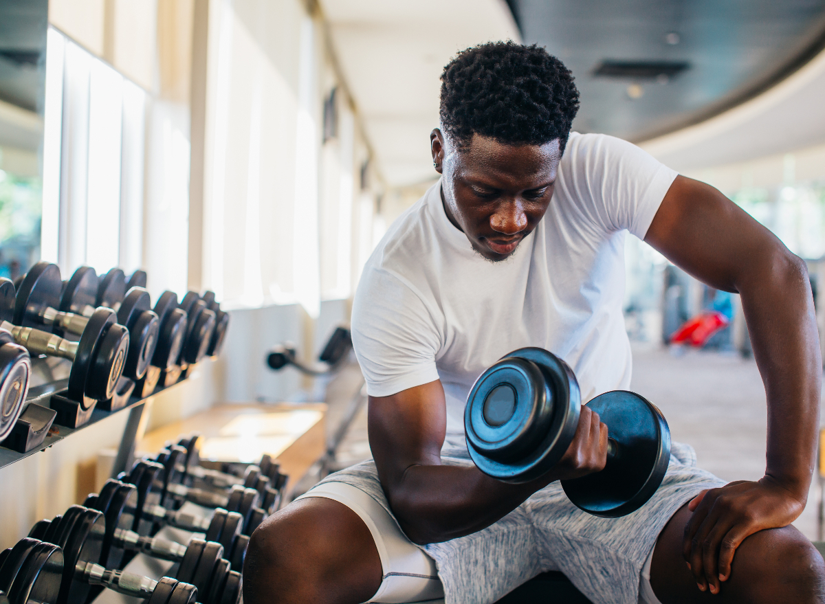 one performs bicep curls