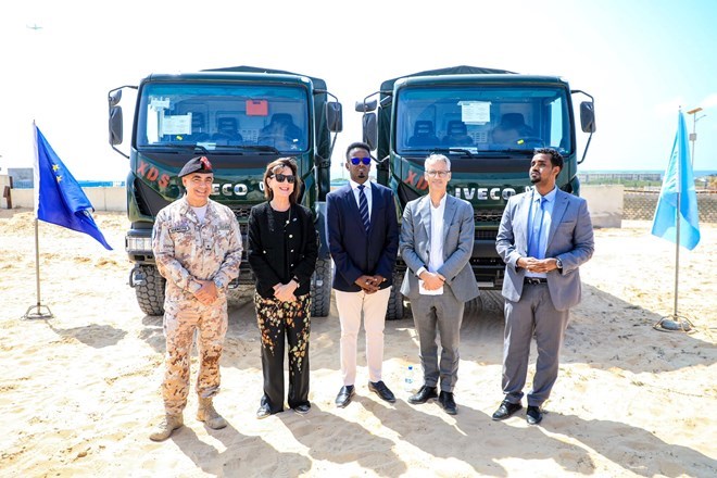 EU transfers military equipment to Somalia