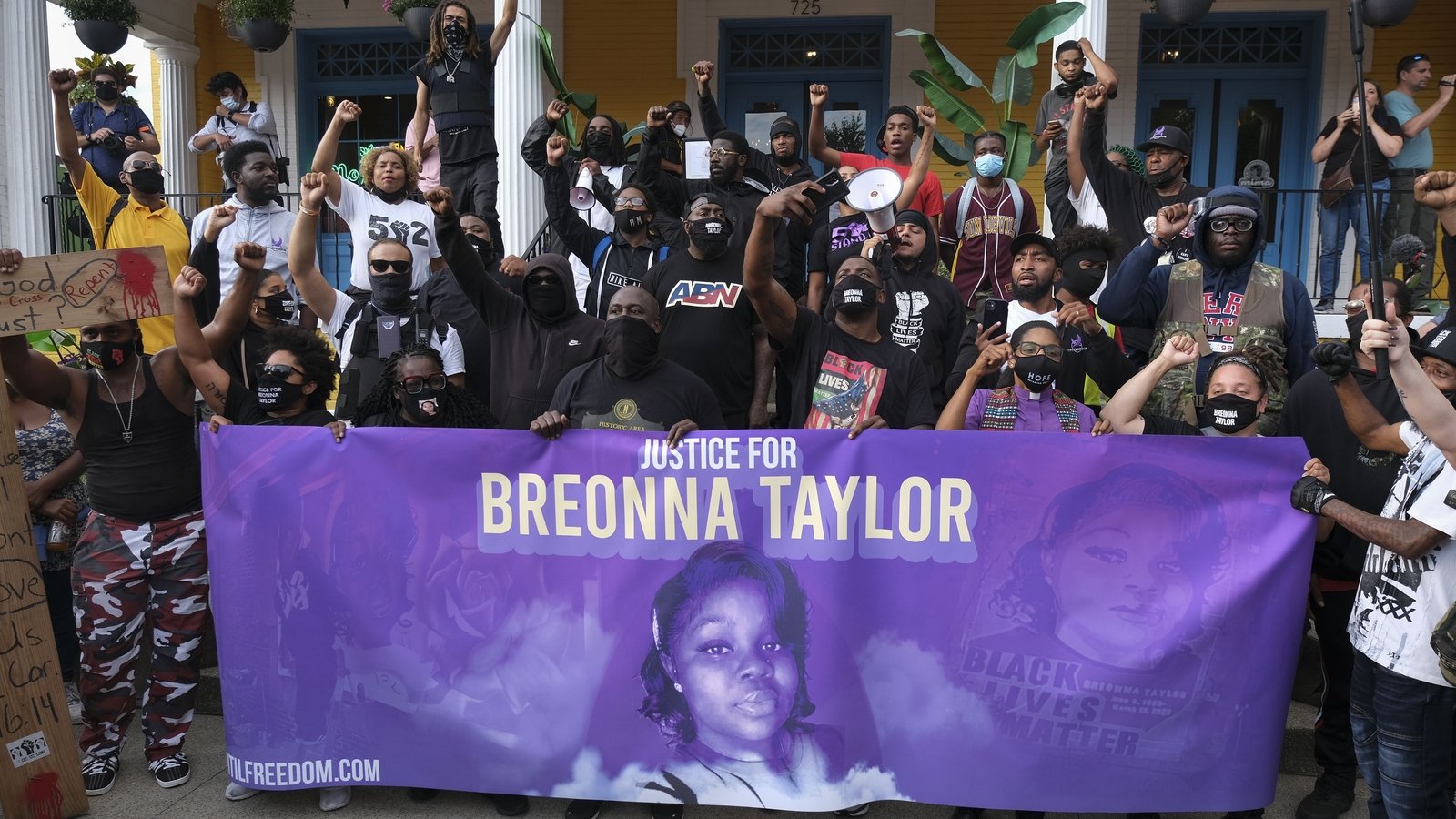 Former US police officer convicted of violating Breonna Taylor's rights