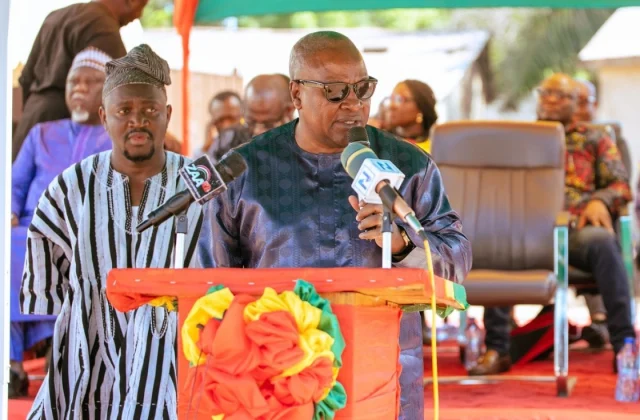 Former Ghanaian President Mahama Intensifies His Return to Politics