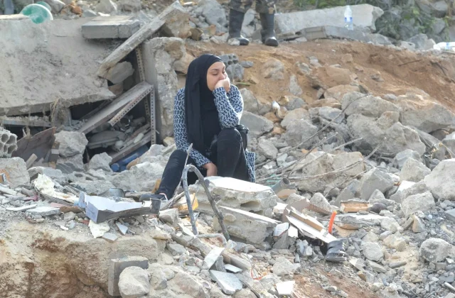 Israeli Airstrikes Hit Southern Beirut as Official Dismisses Ceasefire Possibility