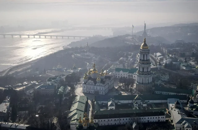 Russia Intensifies Air Strikes with Drones and Missiles Targeting Kyiv