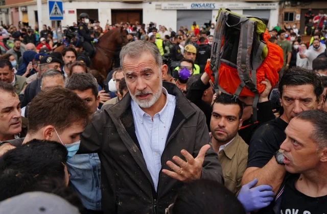 Spanish Monarch and Prime Minister Face Protests During Visit to Flood-Stricken Region