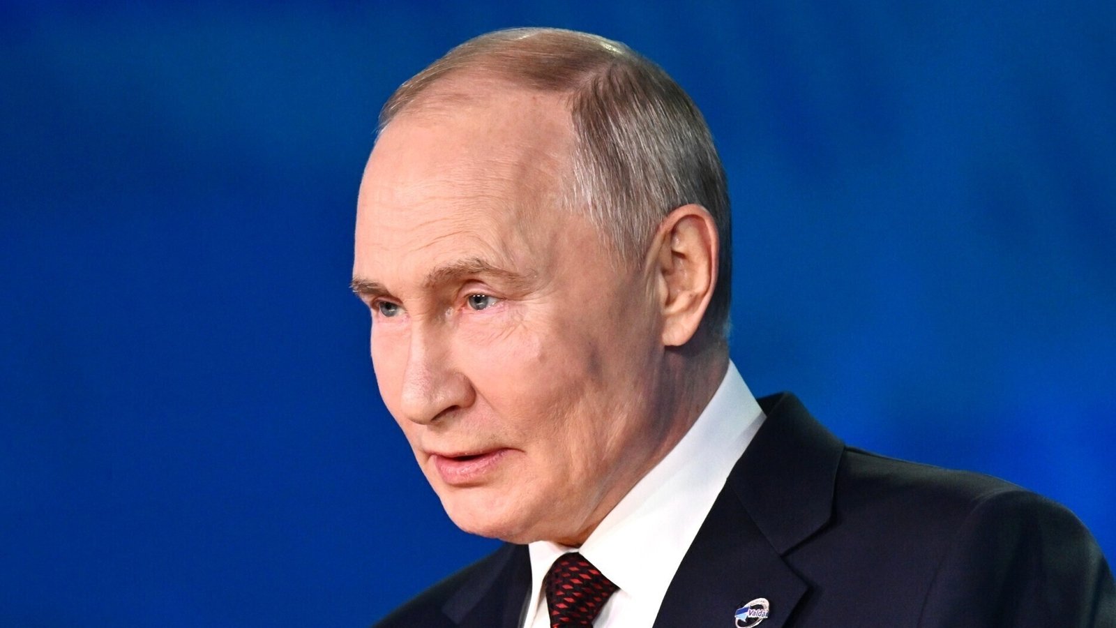 Ukraine drone strike on Moscow forces flight diversions