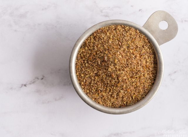 linseed meal in a measuring cup