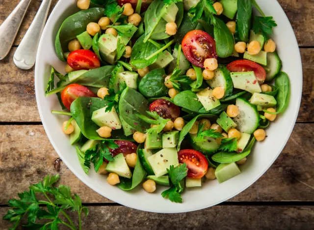 spinach chickpea salad