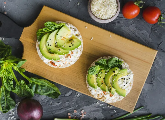 rice cakes with avocado