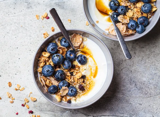 yogurt with blueberries and granola