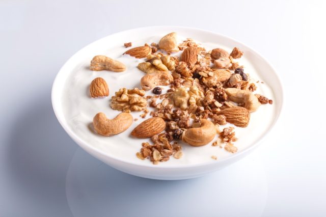 greek yogurt with flax seeds and walnuts