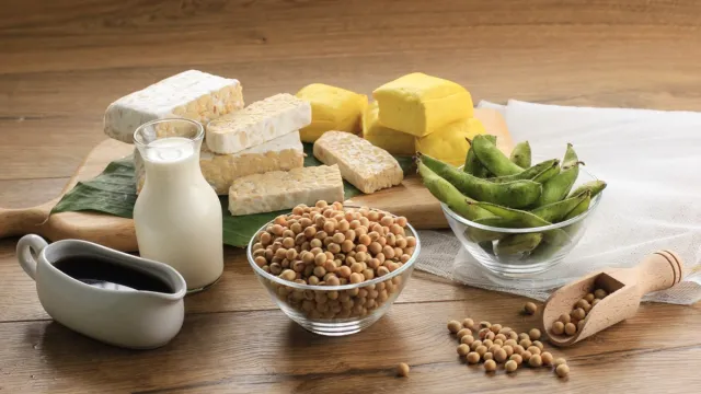 1749160021 684 7 foods that may trigger severe acne in adults