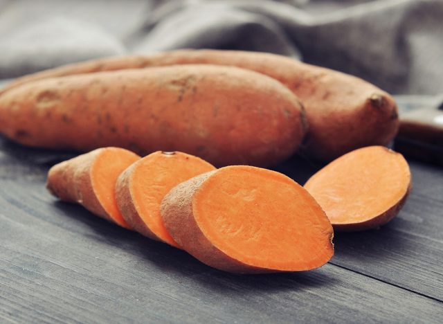 skivad sötpotatis