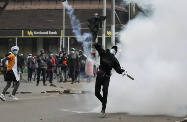 16 Dead, Hundreds Hurt in Violent Kenya Demonstrations