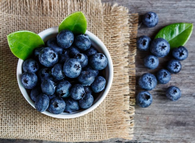 9 breakfast foods that help burn visceral fat throughout the morning 9 blueberry
