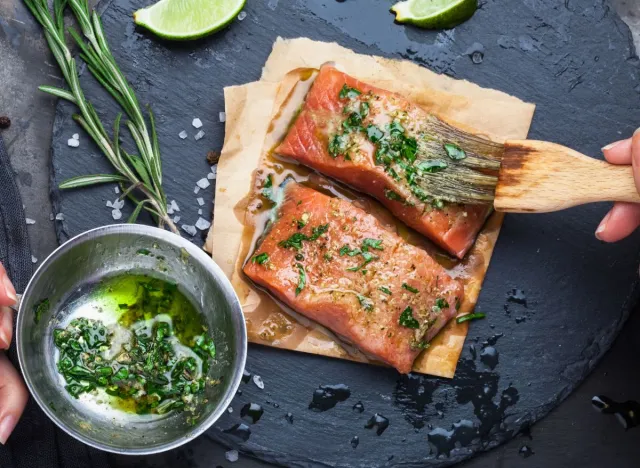 8 foods that promote visceral fat loss in just 30 days 3 marinating salmon
