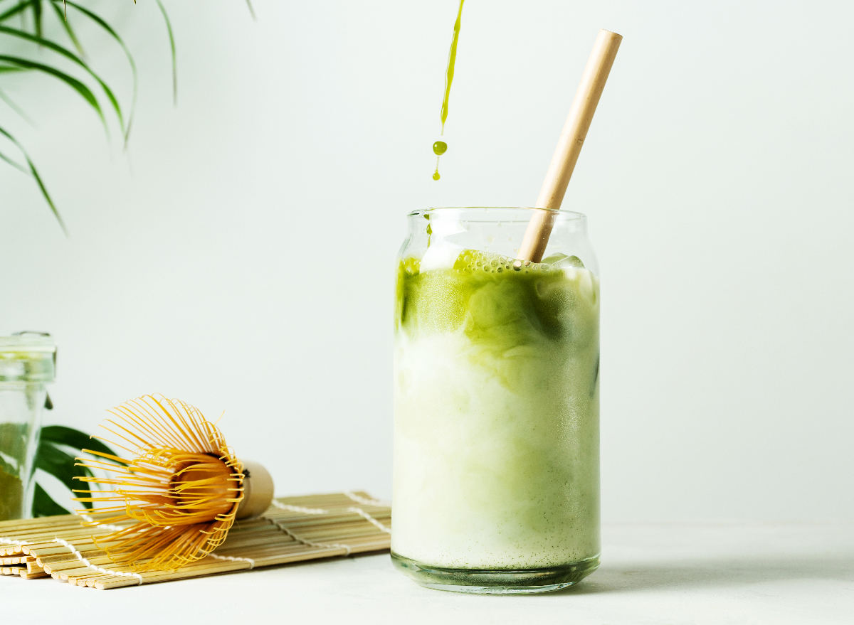 makes iced match latte, one of the best morning drinks for rapid weight loss