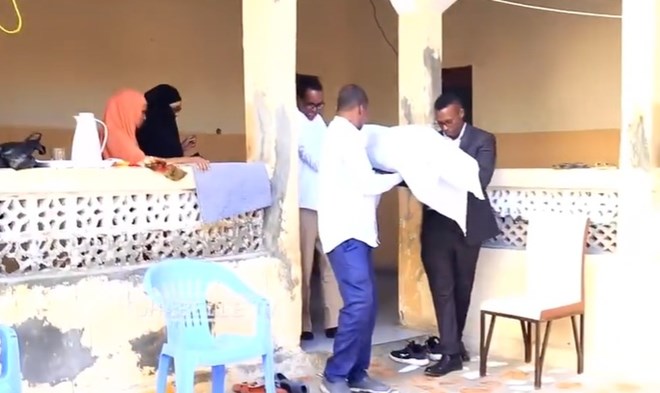 Family exhumes parents as Mogadishu cemeteries face demolition fears