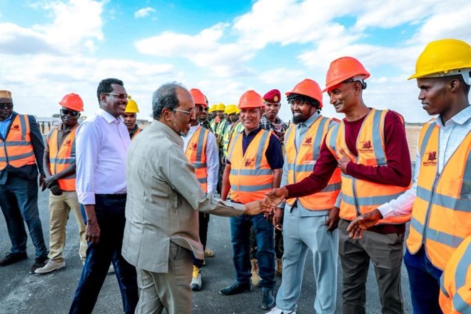 Somali, Galmudug leaders inspect construction of Ugaas Nuur Airport