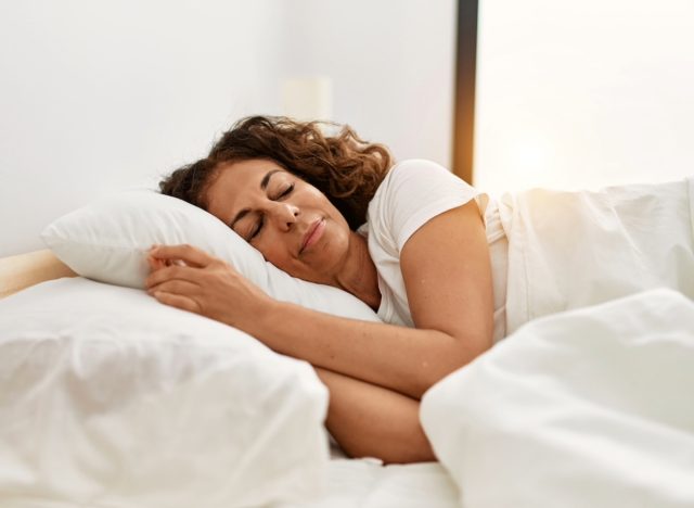 woman who sleeps, concepts of sleeping habit that ages you faster