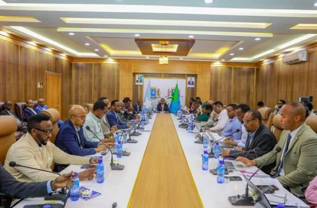 Somalia Kicks Off Education Summit in Jowhar Amidst Exam Results Celebration