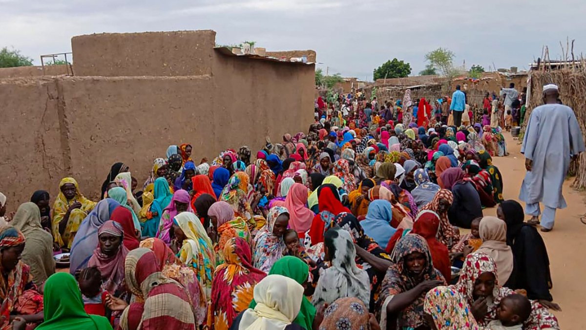 UN aid convoy attacked in Darfur amid worsening