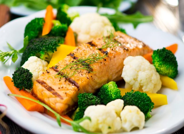 salmon with broccoli and quinoa
